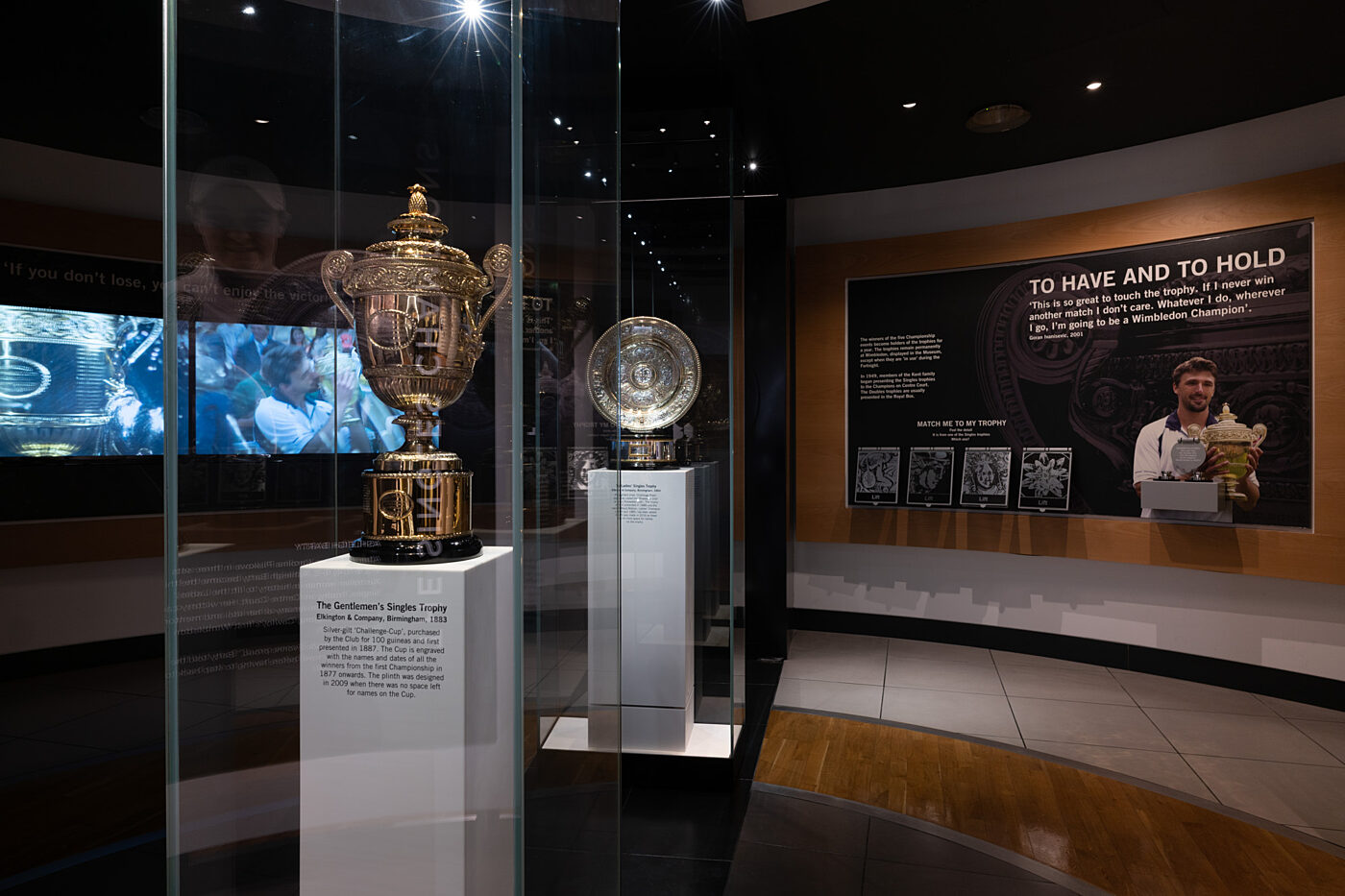 GB 1977 – Couverture Wimbledon Lawn Tennis Museum – Année Centenaire – Timbre Oblitéré Main